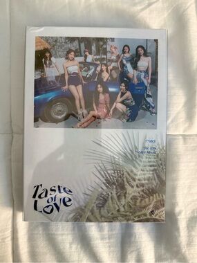 TWICE "Taste of Love" 10th Mini Album - WITH PHOTOCARDS